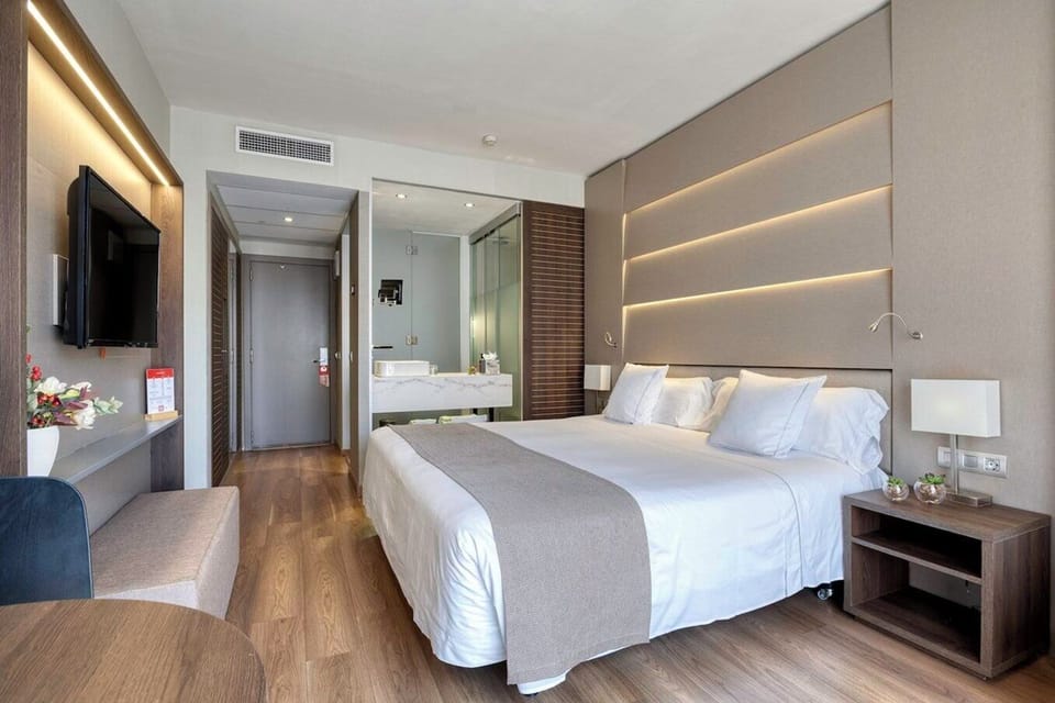 Superior Room | Egyptian cotton sheets, down comforters, minibar, in-room safe