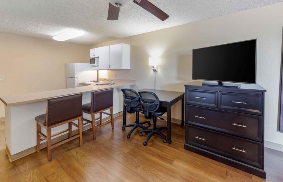 Desk, iron/ironing board, WiFi (free), alarm clocks