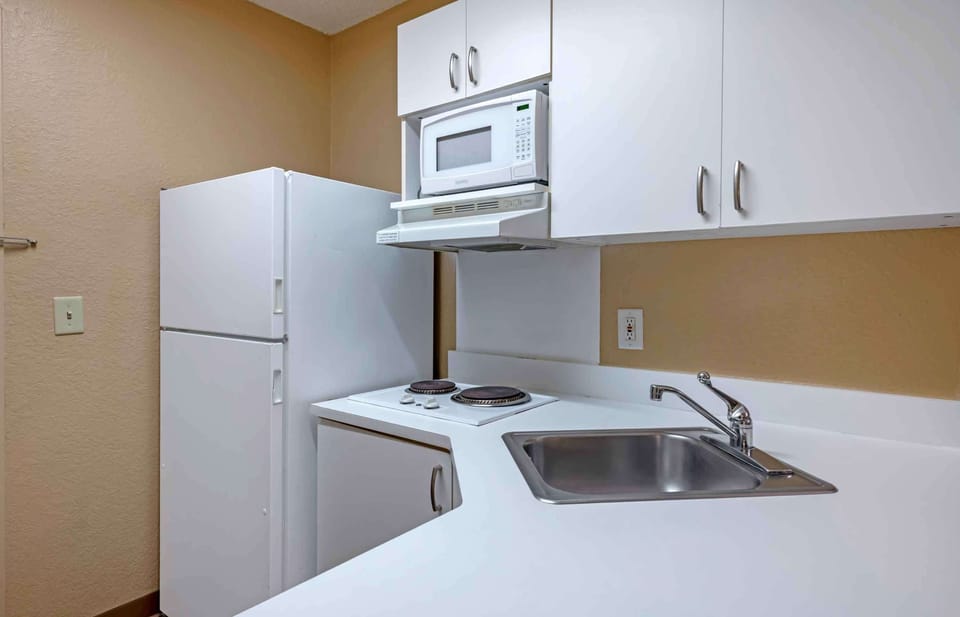 Fridge, microwave, stovetop