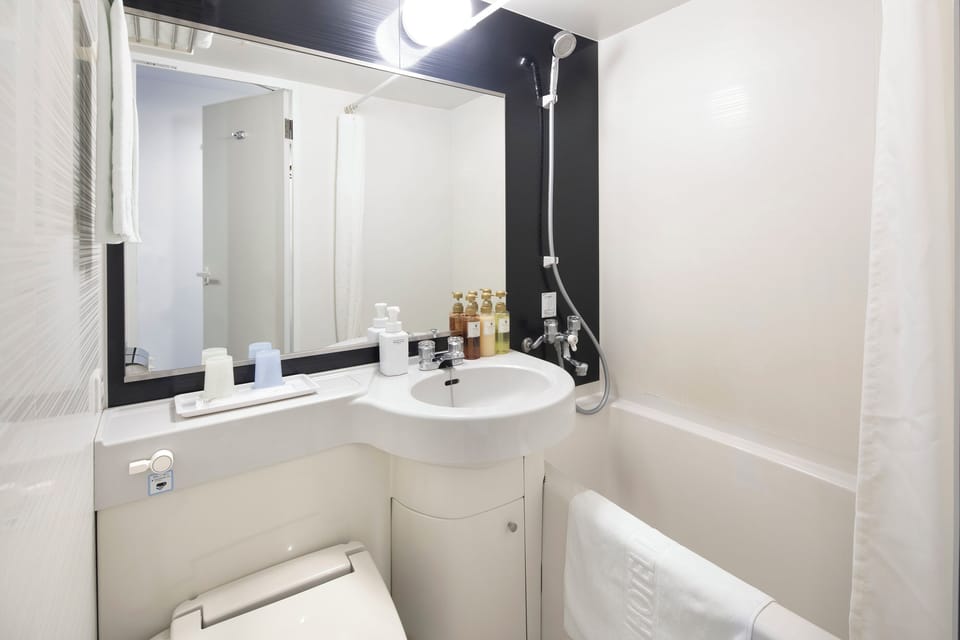 Combined shower/tub, free toiletries, hair dryer, slippers