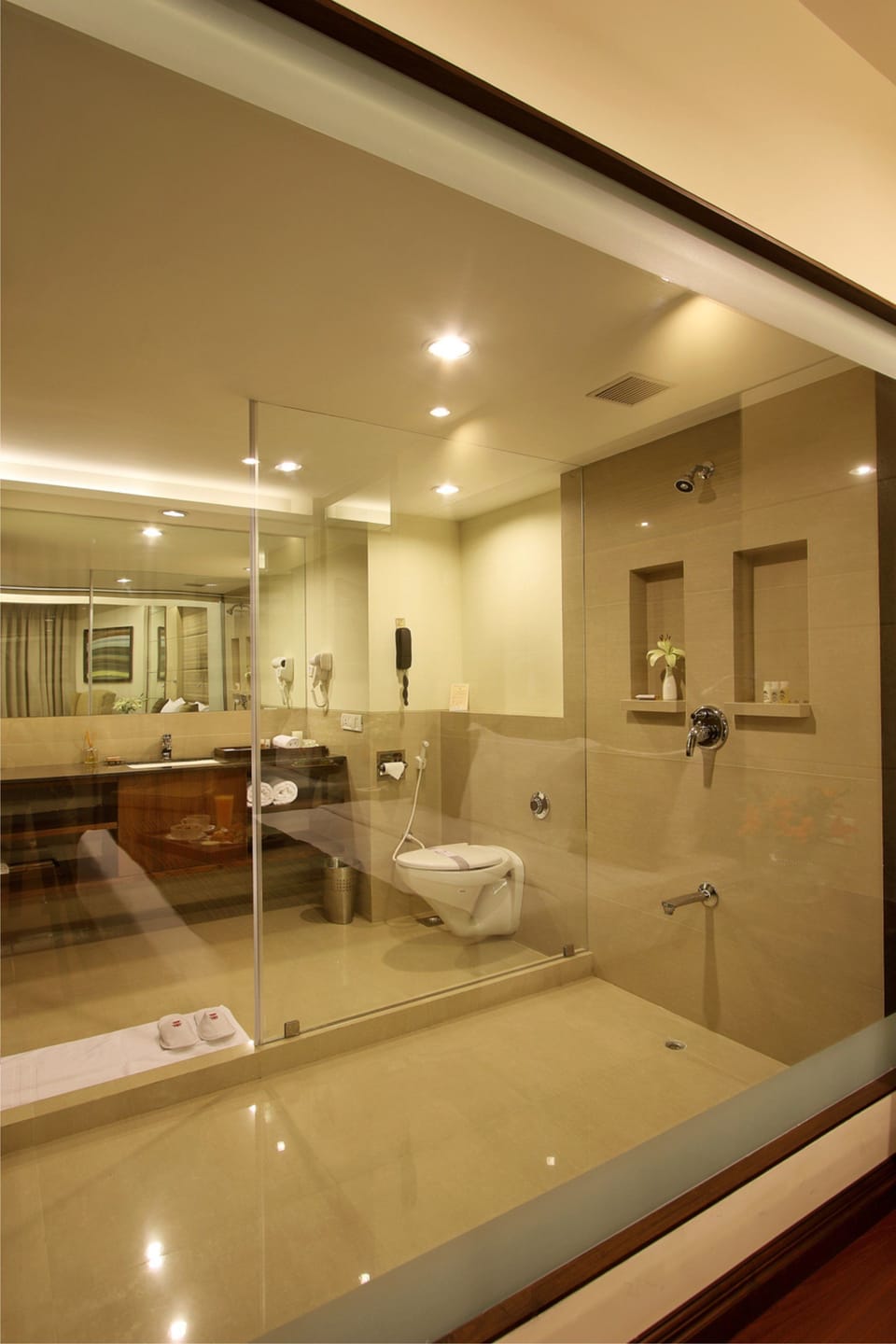 Executive Room | Bathroom | Deep soaking tub, rainfall showerhead, designer toiletries, bathrobes