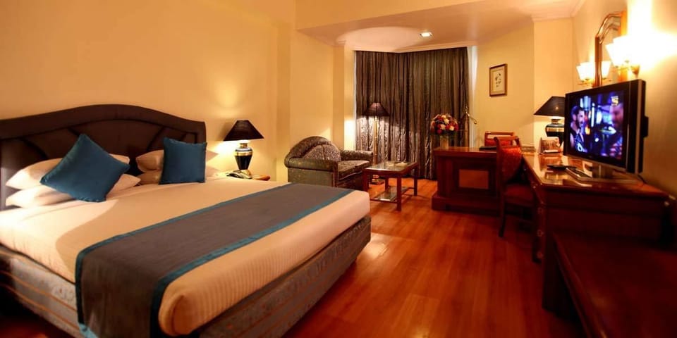Executive Room | Egyptian cotton sheets, premium bedding, down comforters