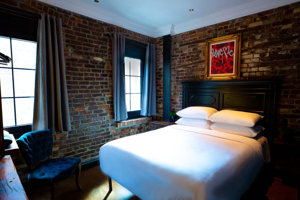 Premium Room, 1 Queen Bed | Egyptian cotton sheets, premium bedding, in-room safe, desk