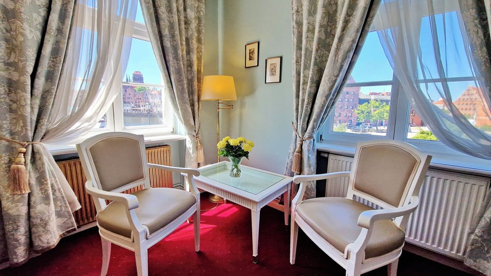 Deluxe Double Room, Canal View | Minibar, in-room safe, desk, WiFi (free)