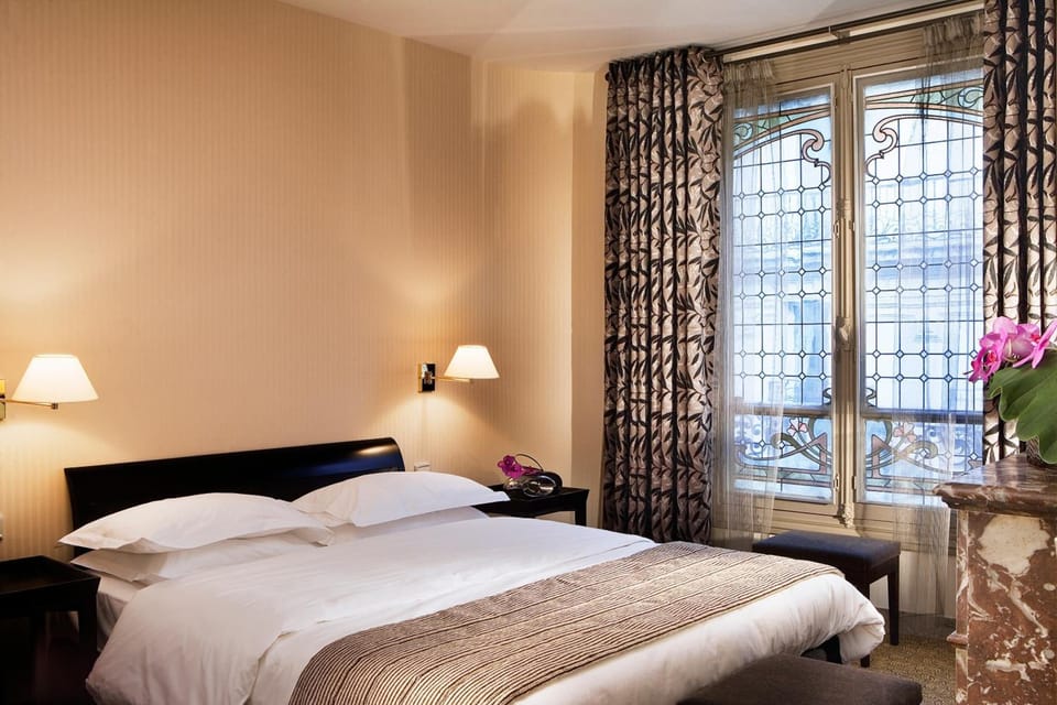 Triple Room | In-room safe, desk, blackout drapes, iron/ironing board