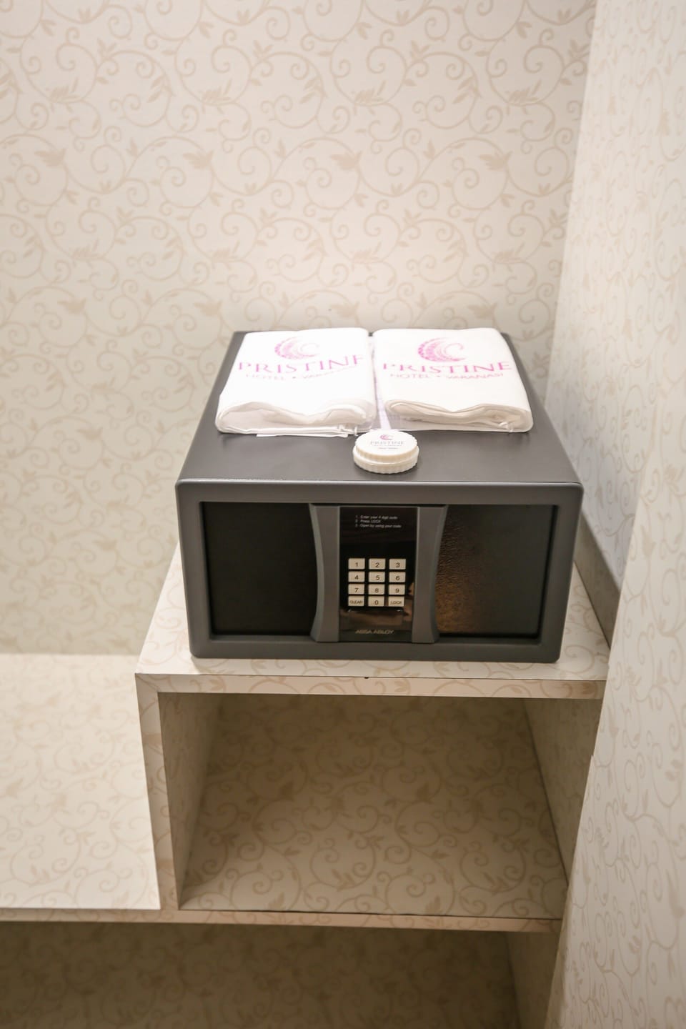 Executive Room | In-room safe, desk, laptop workspace, blackout drapes