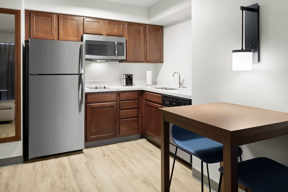 Full-size fridge, microwave, stovetop, dishwasher