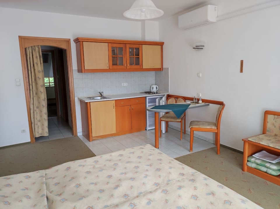 Comfort Studio, 1 Bedroom | Free WiFi, bed sheets