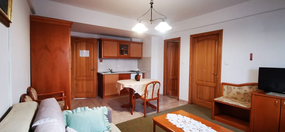 Family Quadruple Room | Living area