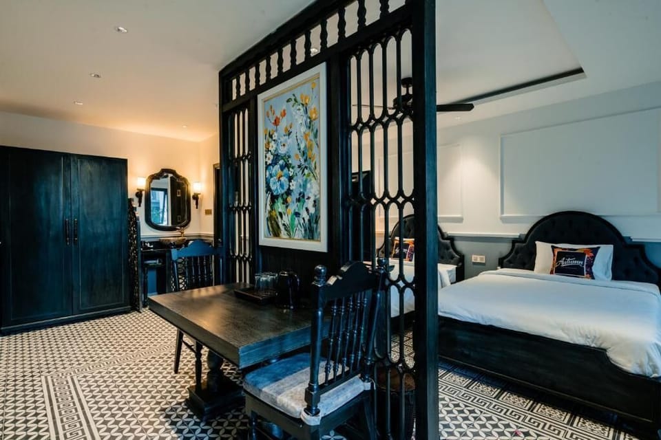 Family Room | Minibar, desk, laptop workspace, soundproofing