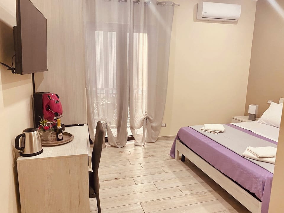 Classic Double Room, Balcony | Minibar, desk, free WiFi