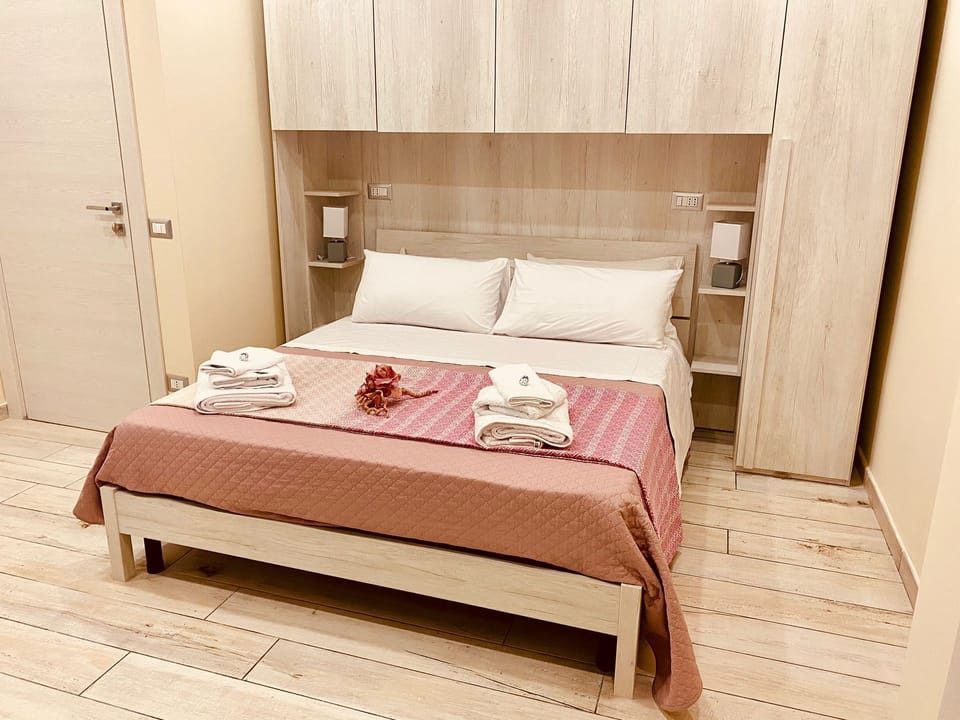 Comfort Double Room, Balcony | Minibar, desk, free WiFi