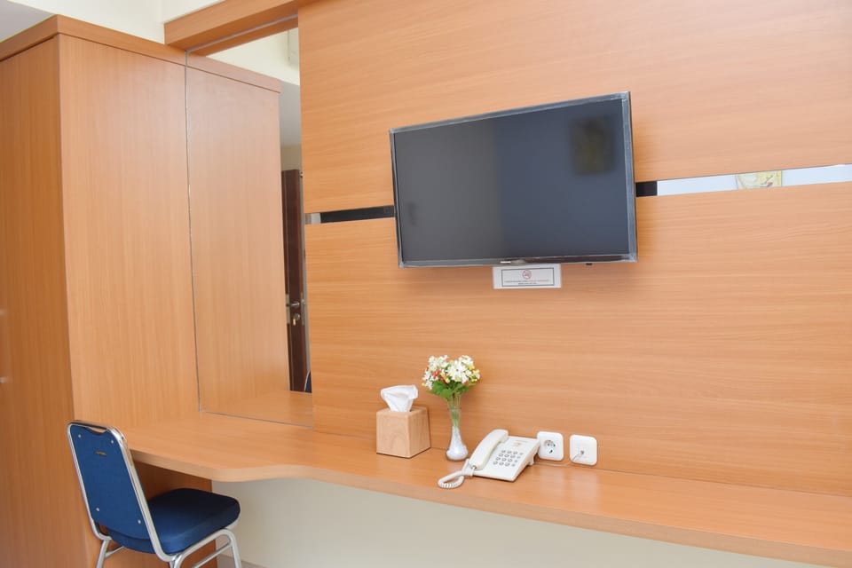 Standard Room | Desk, WiFi (free), bed sheets