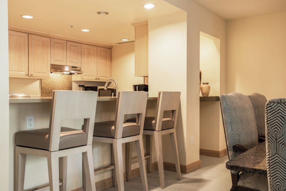 Condo, 2 Bedrooms | Private kitchen