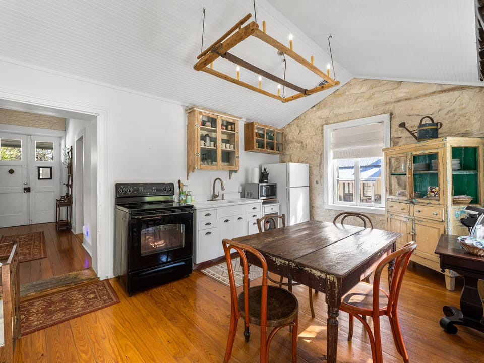 Comfort House, Multiple Beds | Private kitchen | Coffee/tea maker