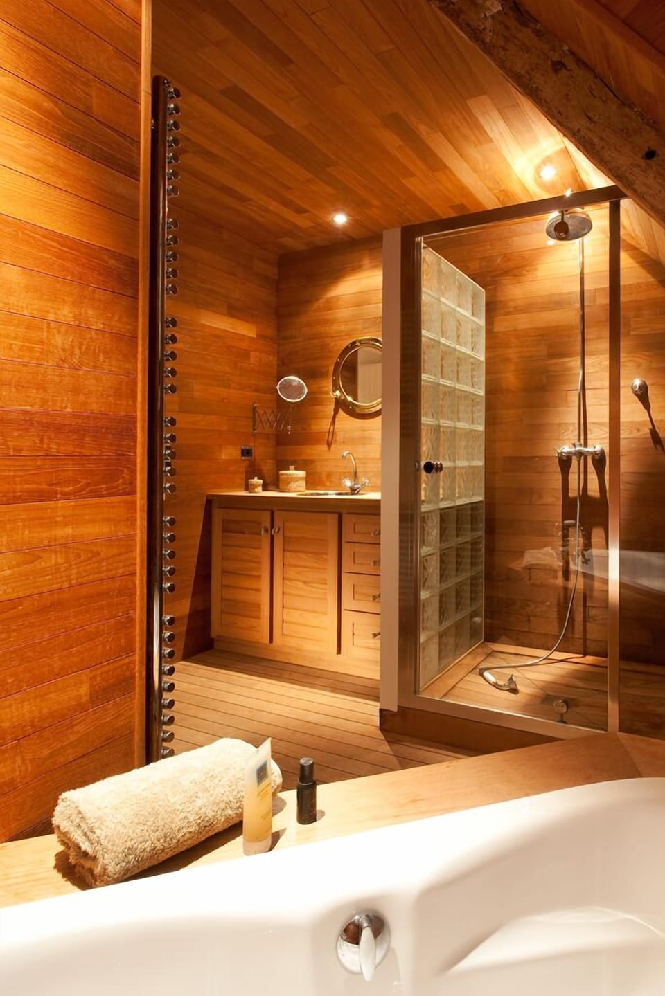 House, 5 Bedrooms, Terrace, Garden Area | Bathroom | Separate tub and shower, hair dryer, towels, shampoo