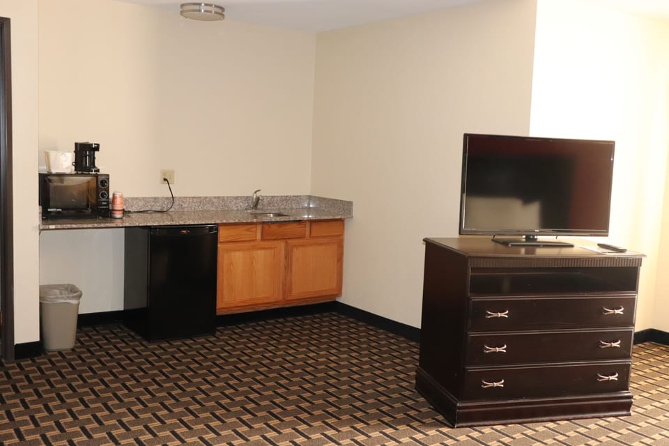 Suite, Multiple Beds, Non Smoking (Does not allow pets) | In-room business center