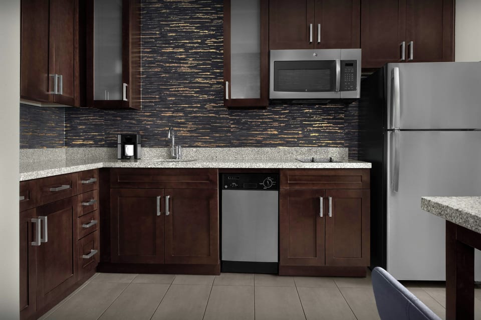 Studio, 1 King Bed with Sofa bed, Non Smoking, Corner | Private kitchen | Fridge, microwave, stovetop, dishwasher