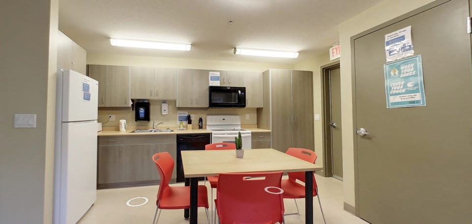 4 Bed Apartment | Private kitchen | Microwave, oven, toaster, cookware/dishes/utensils