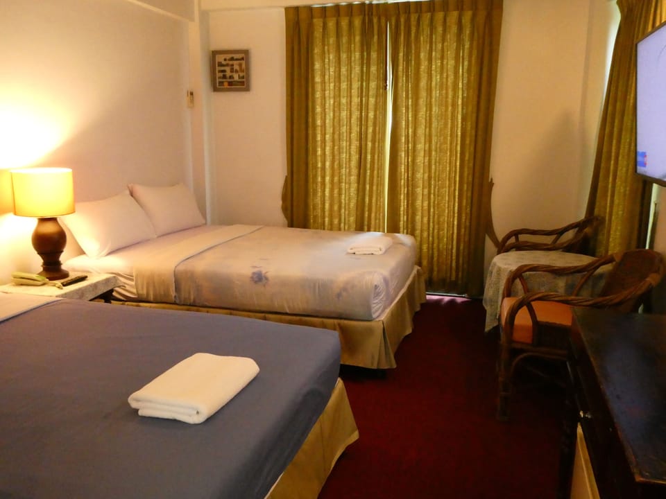 Family Suite | Desk, laptop workspace, free WiFi