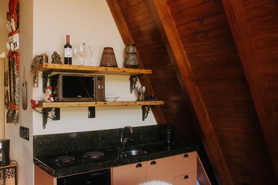 Romantic Studio Suite | Private kitchen | Microwave, electric kettle, cookware/dishes/utensils