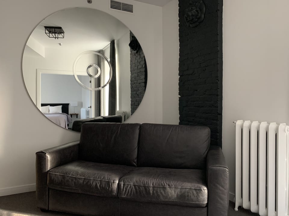 Executive Suite | Living area | Flat-screen TV