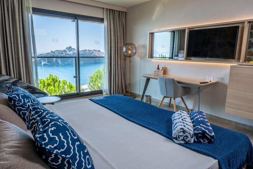 Standard Room, Sea View (Without Balcony) | 1 bedroom, minibar (some free items), in-room safe, desk