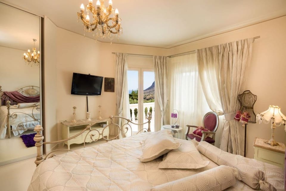 Exclusive Villa, 3 Bedrooms, Pool View, Mountainside | 5 bedrooms, Egyptian cotton sheets, premium bedding, down comforters