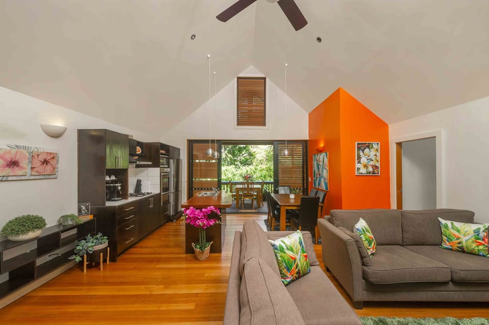 Premium Villa | Living room | 100-cm flat-screen TV with cable channels, TV