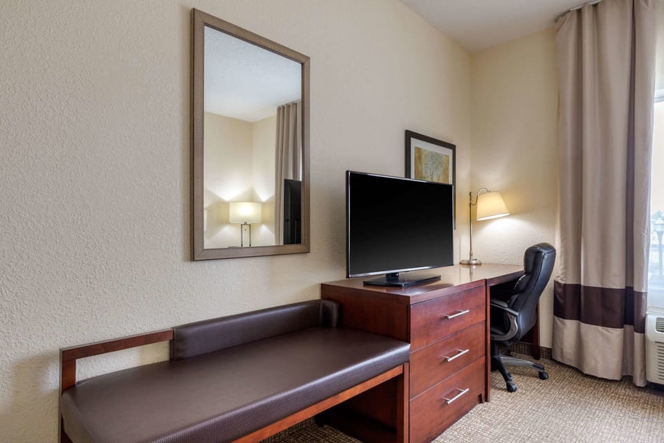1 bedroom, premium bedding, desk, iron/ironing board