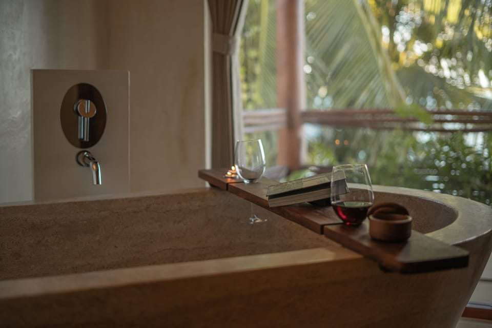 Studio Suite, 1 Queen Bed, Terrace, Lagoon View | Bathroom | Separate tub and shower, deep soaking tub, rainfall showerhead