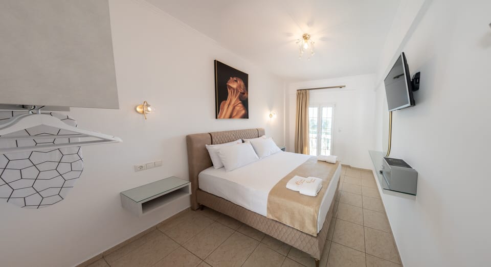 Deluxe Double Room | Premium bedding, minibar, in-room safe, soundproofing