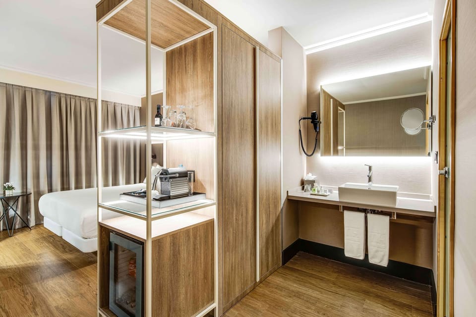 Superior Room | Minibar, in-room safe, desk, soundproofing