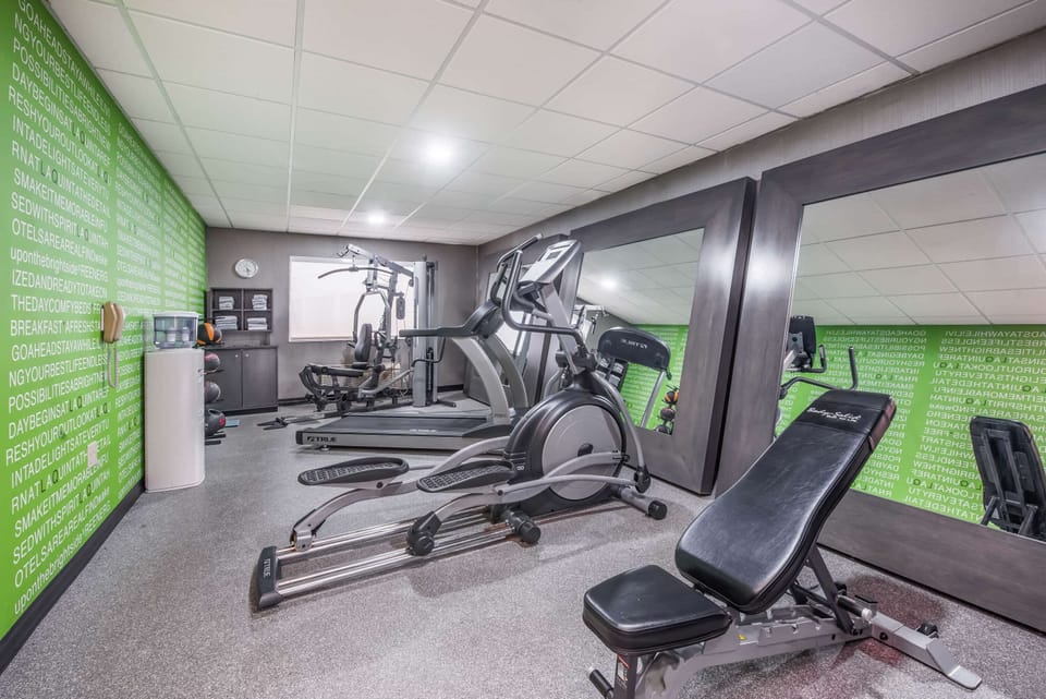 La Quinta Inn & Suites by Wyndham Fairborn Wright-Patterson Hotel in Fairborn