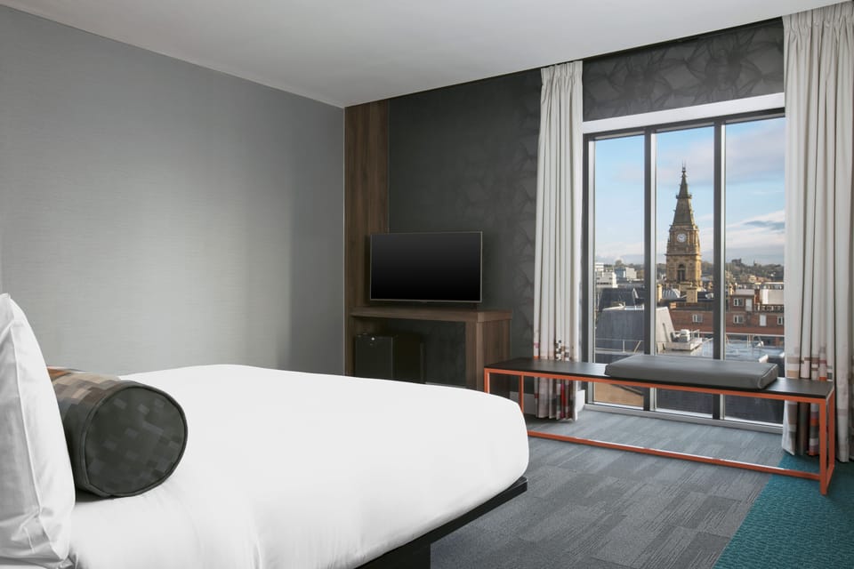 Premium bedding, in-room safe, desk, iron/ironing board