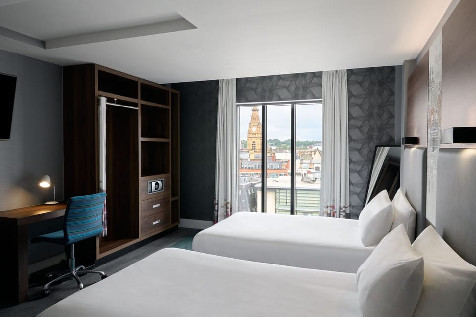 Twin Room, 2 Twin Beds | Premium bedding, in-room safe, desk, iron/ironing board