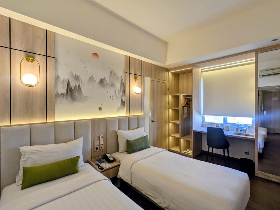 Deluxe Twin | 1 bedroom, minibar, in-room safe, desk