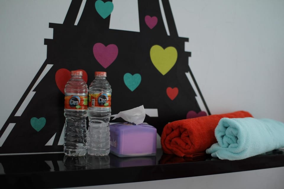 Iron/ironing board, free WiFi, bed sheets