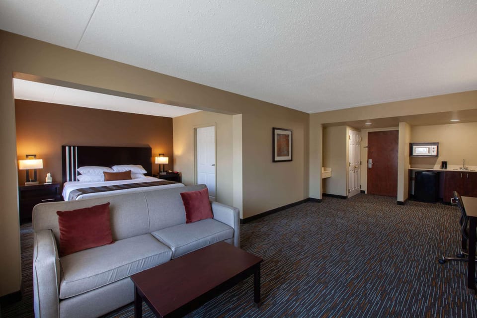 Premium bedding, iron/ironing board, free WiFi, bed sheets