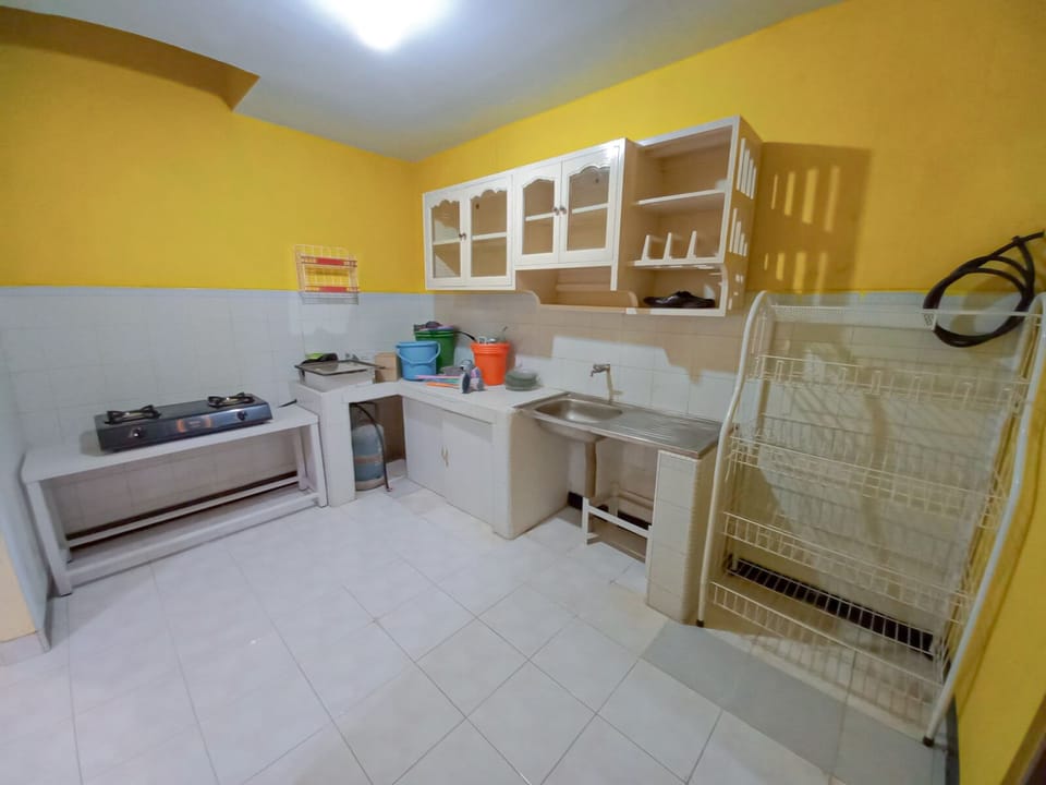 Stovetop, cookware/dishes/utensils, kitchen islands