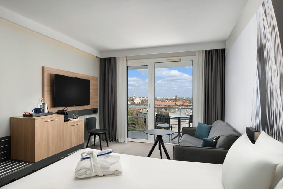 Superior Room, 1 Double Bed with Sofa bed (High Floor) | Water view