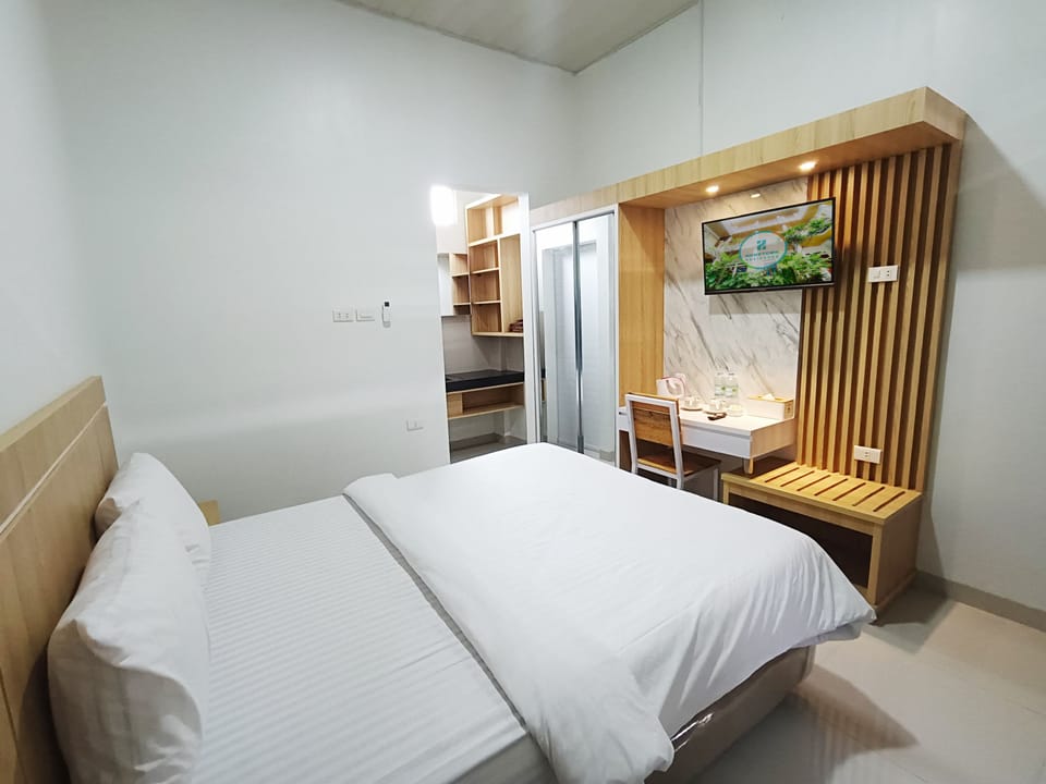 Deluxe Double Room, 1 Bedroom, Non Smoking, Garden View | Frette Italian sheets, premium bedding, desk, laptop workspace