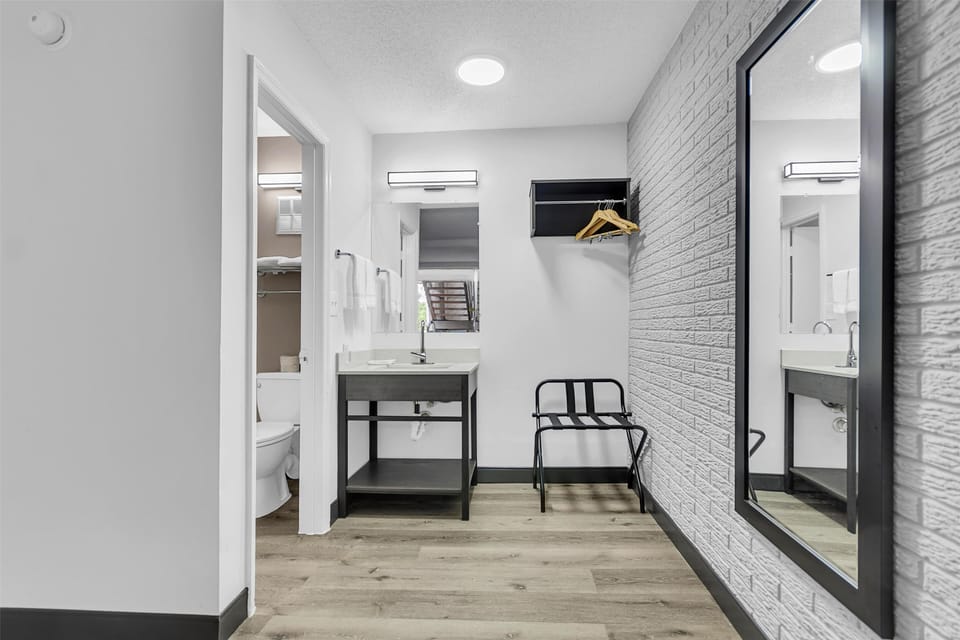 Combined shower/tub, eco-friendly toiletries, hair dryer, towels