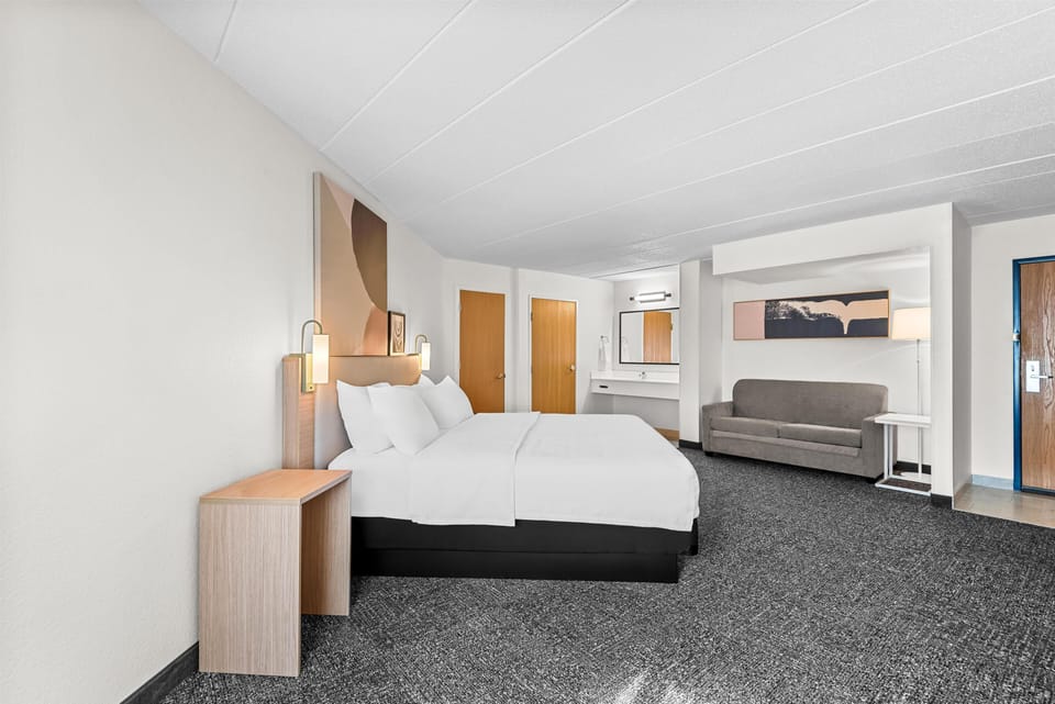 Room, 1 King Bed with Sofa bed | Living area | 32-inch LCD TV with cable channels, TV