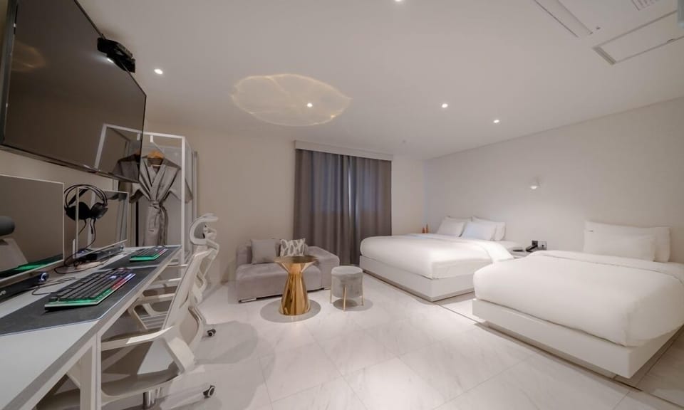 Family Suite | Individually decorated, individually furnished, free WiFi, bed sheets