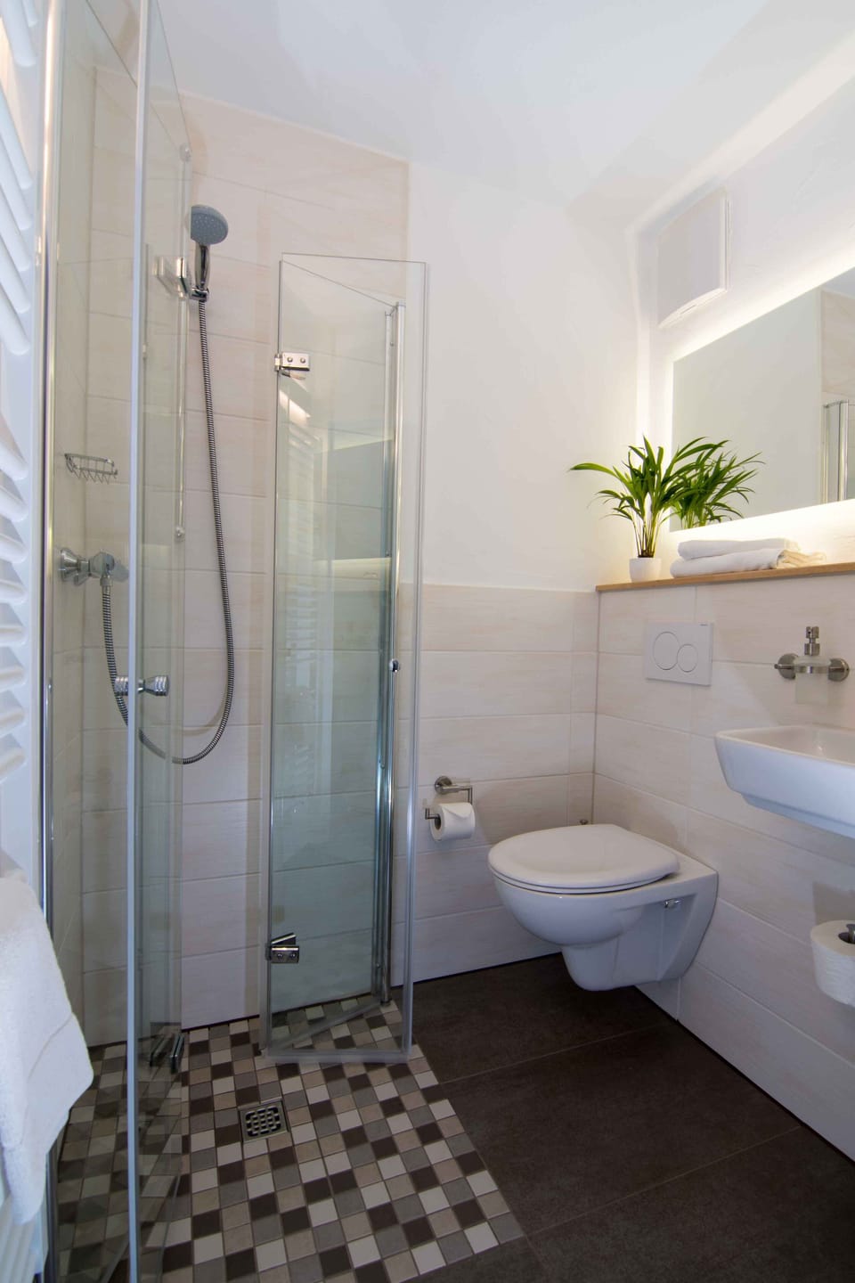 Standard Single Room | Bathroom | Shower, towels