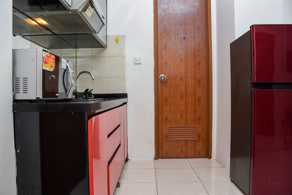 Apartment, 1 Bedroom | Private kitchen | Fridge, microwave, stovetop, cookware/dishes/utensils