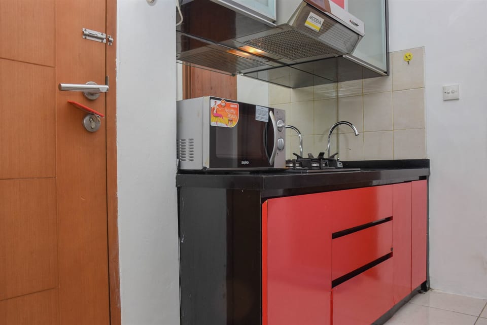 Apartment, 1 Bedroom | Private kitchen | Fridge, microwave, stovetop, cookware/dishes/utensils