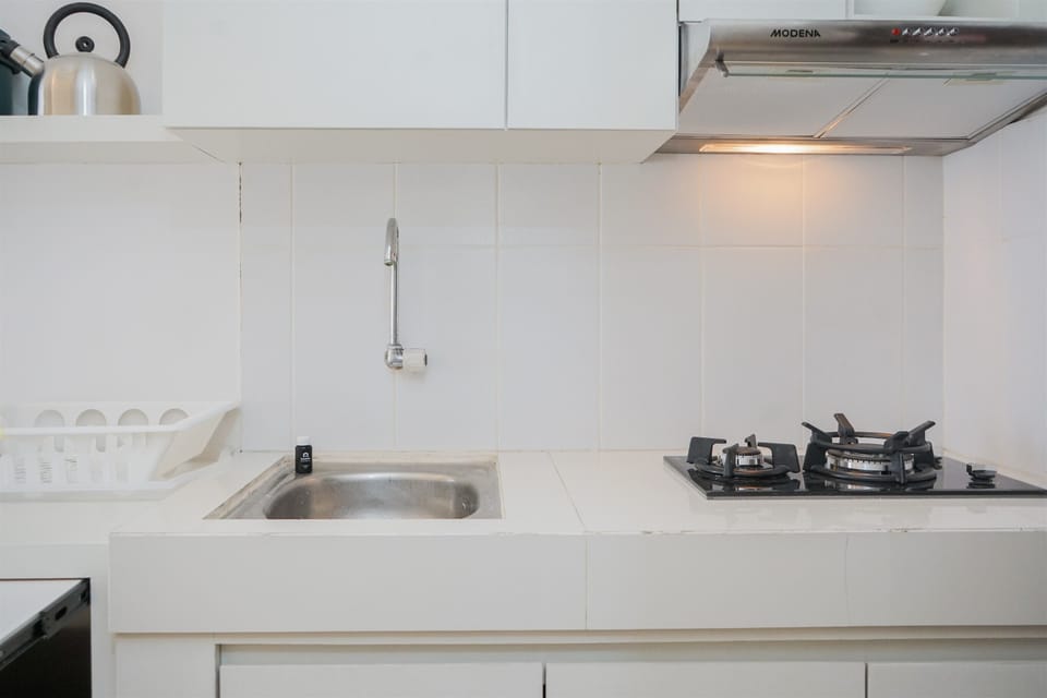 Apartment, 3 Bedrooms | Private kitchen | Fridge, stovetop, cookware/dishes/utensils, dining tables