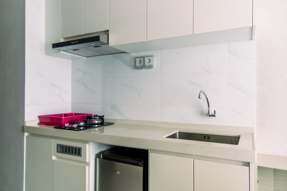 Apartment | Private kitchen | Fridge, stovetop, cookware/dishes/utensils